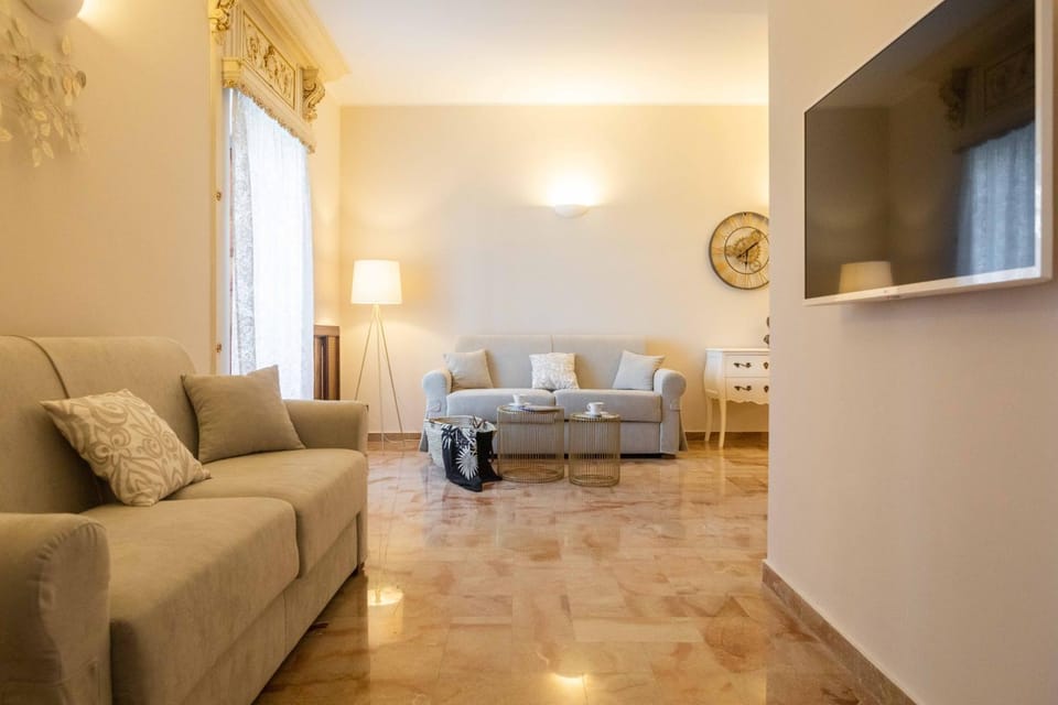 Living room, Photo of the whole room