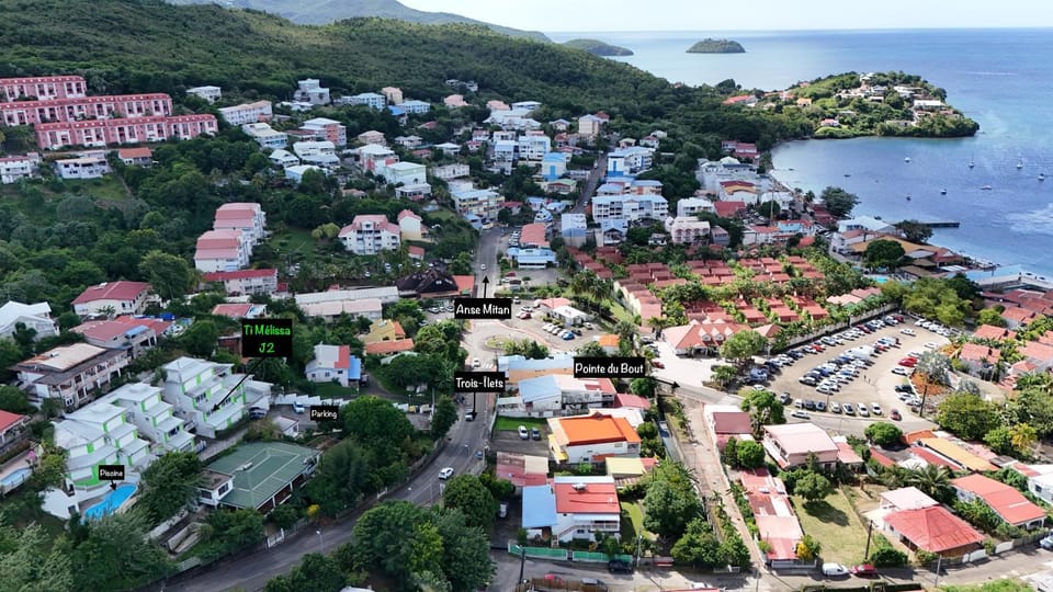Neighbourhood, Natural landscape, Sea view, Location, Parking