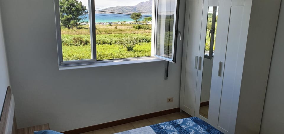 Bed, Photo of the whole room, Decorative detail, Decorative detail, Bedroom, Sea view