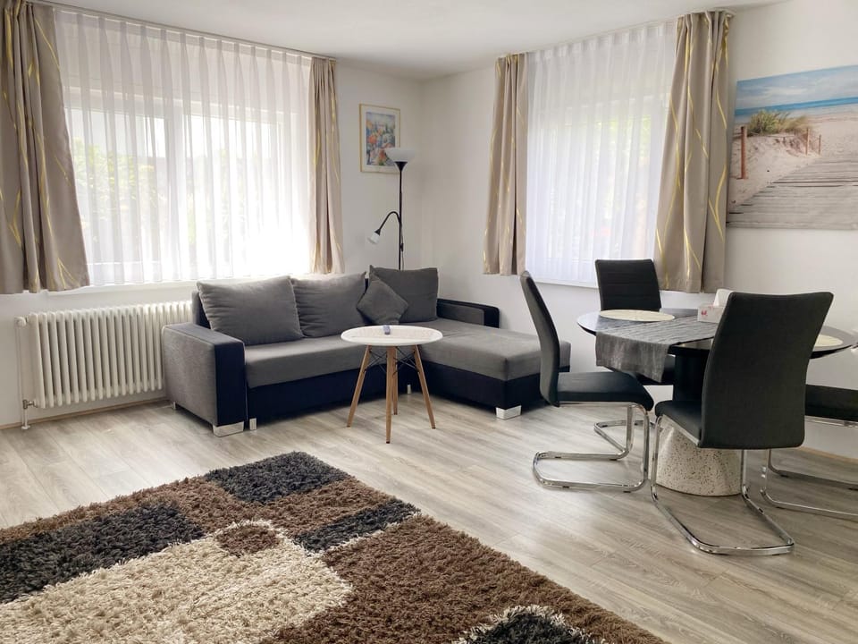 TV and multimedia, Living room, Seating area, Dining area, internet