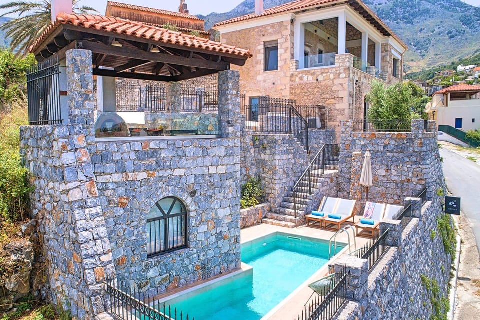 Bird's eye view, Pool view