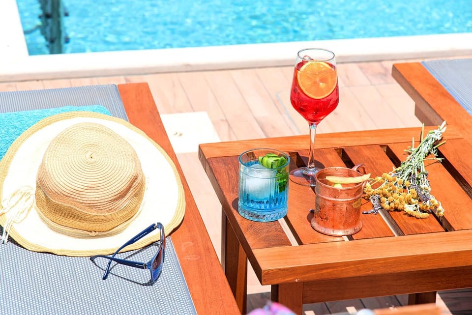 Swimming pool, Swimming pool