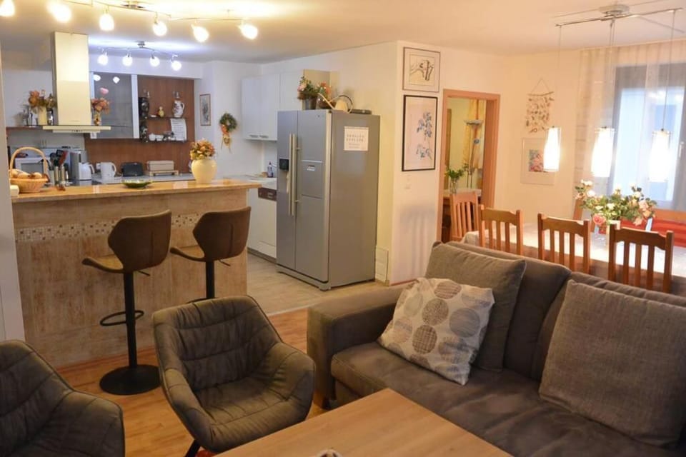 Beste Lage im Zentrum und am Hofgarten 150qm mit Klima, 2xBalkon, Aufzug, Familienfreundlich Apartment in Bayreuth