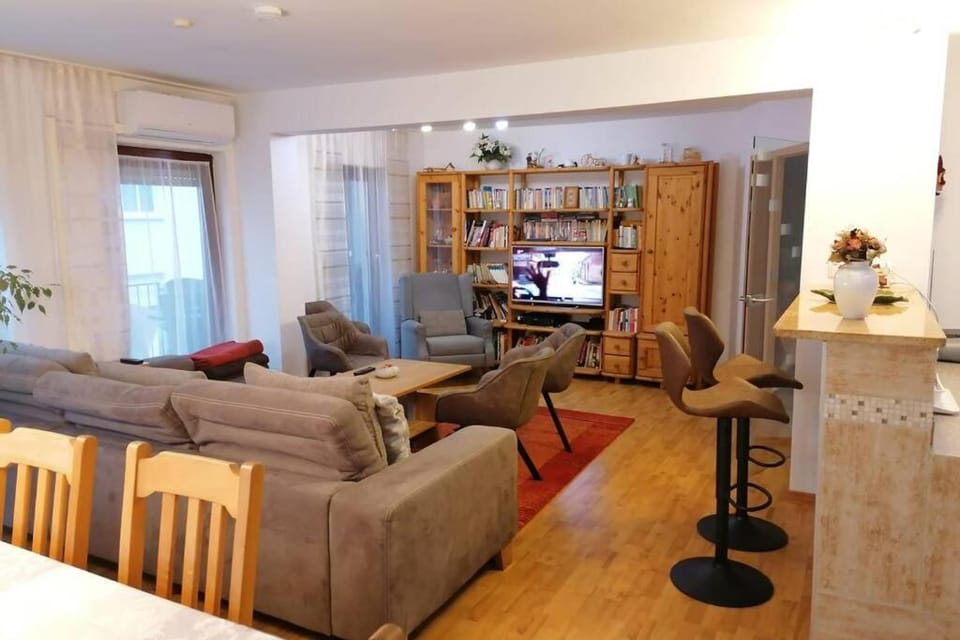 Beste Lage im Zentrum und am Hofgarten 150qm mit Klima, 2xBalkon, Aufzug, Familienfreundlich Apartment in Bayreuth