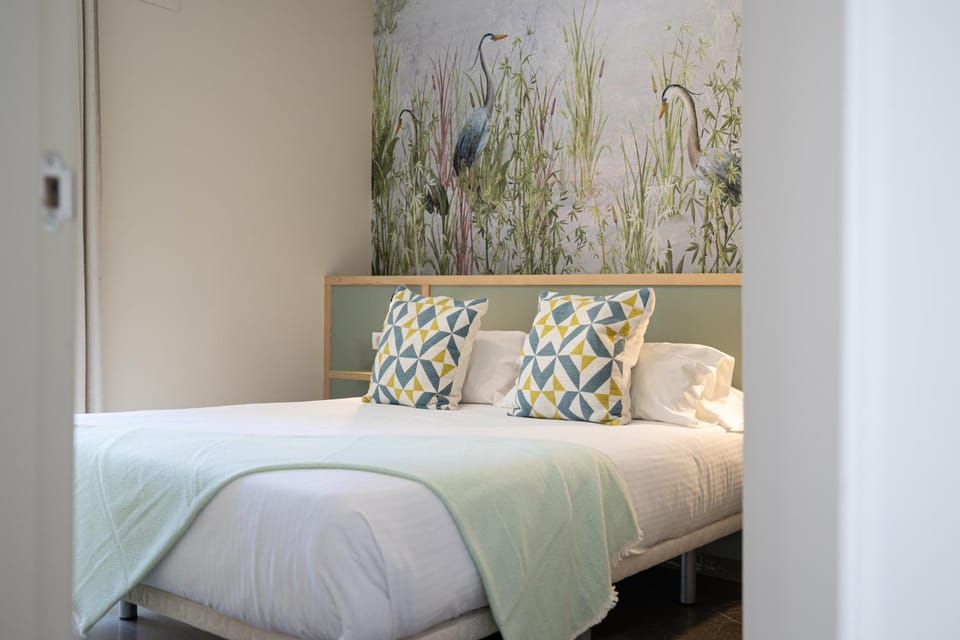 Bed, Photo of the whole room, Bedroom