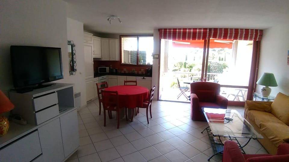 TV and multimedia, Balcony/Terrace, Kitchen or kitchenette, Living room, Dining area