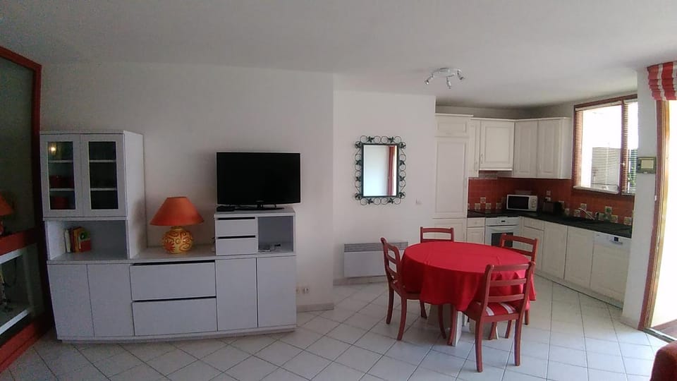 TV and multimedia, Kitchen or kitchenette, Dining area