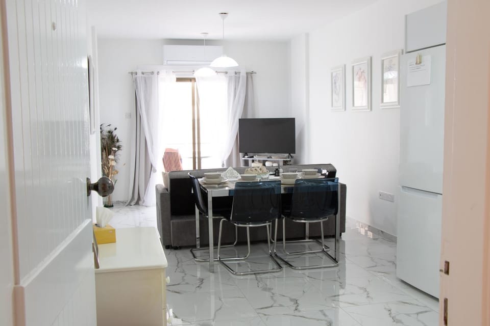 Apartment,NEAR THE BEACH Pinikoudes Apartment in Larnaca