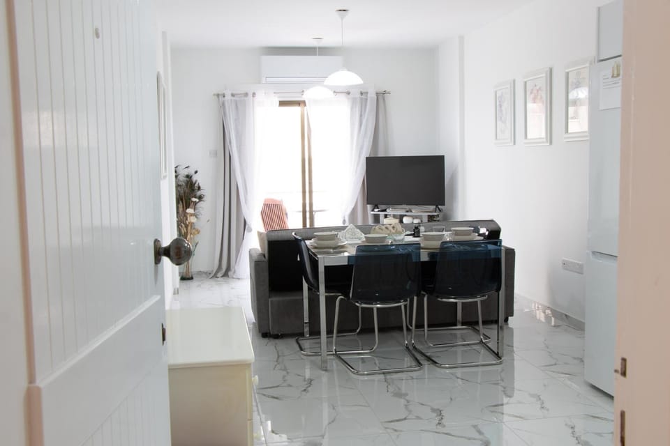 Apartment,NEAR THE BEACH Pinikoudes Apartment in Larnaca