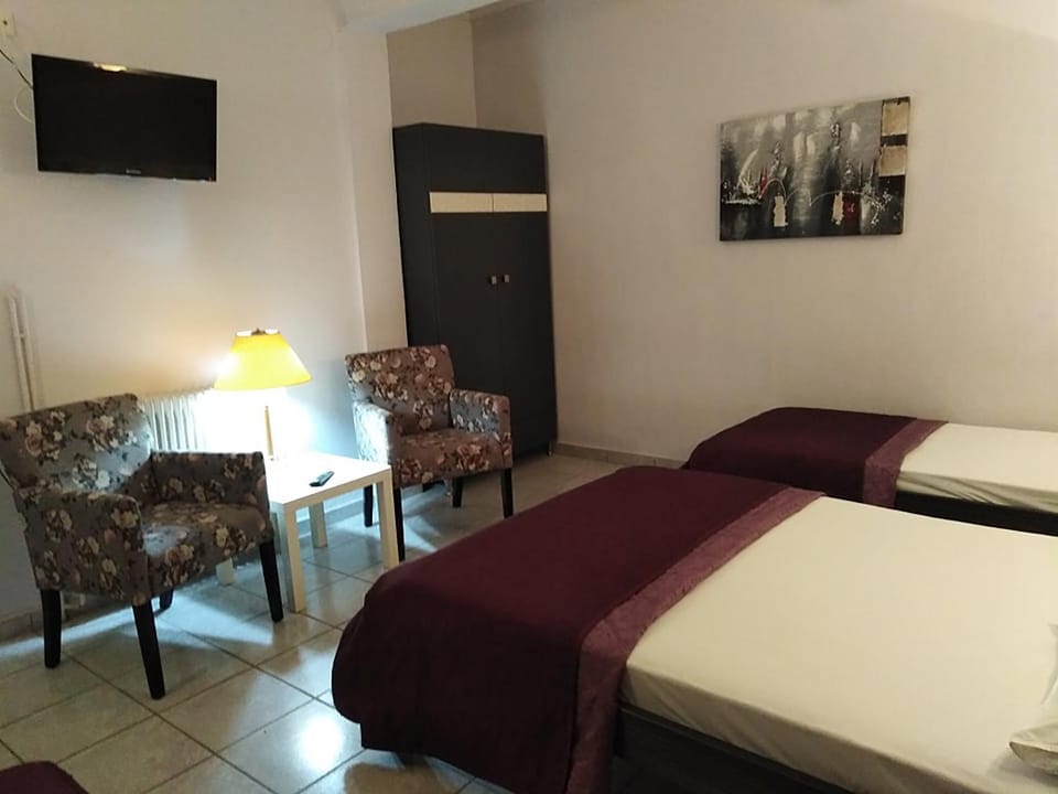 Bed, TV and multimedia, Photo of the whole room, Bedroom