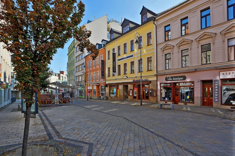 Facade/entrance, City view
