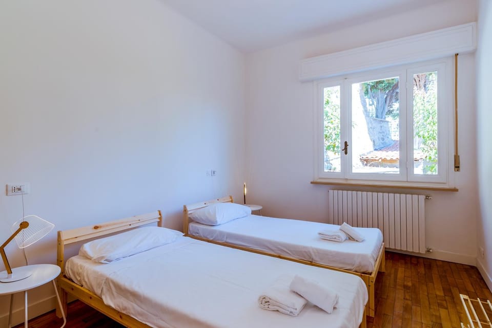 Bed, Photo of the whole room, Bedroom, internet, towels