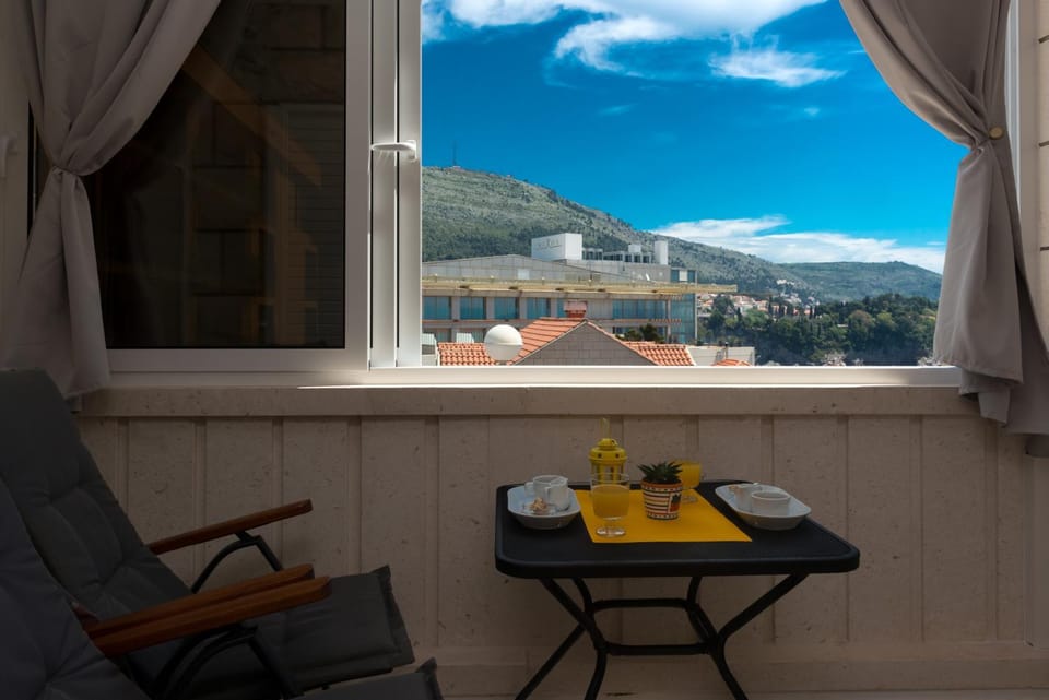 Day, Natural landscape, Balcony/Terrace, Mountain view