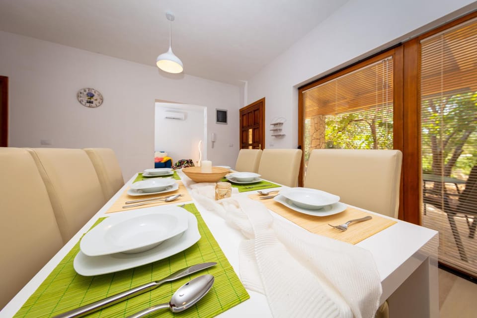 Dining area, Garden view
