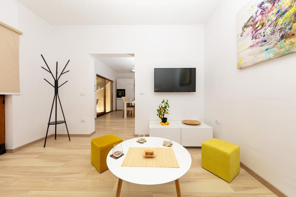 Communal lounge/ TV room, TV and multimedia, Living room