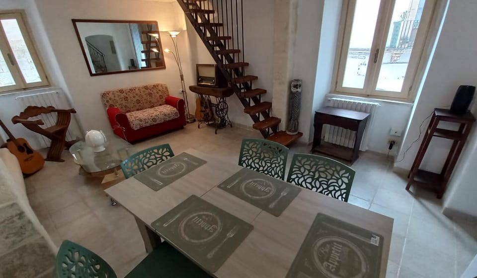 Living room, Lunch