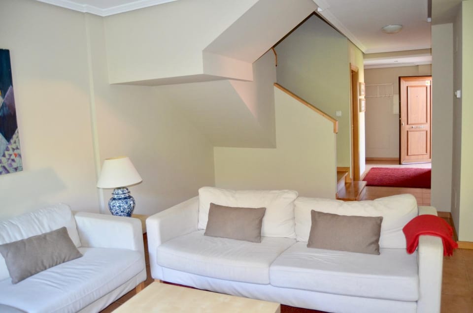 Precioso adosado en Urbanización con campo de golf House in O Eume