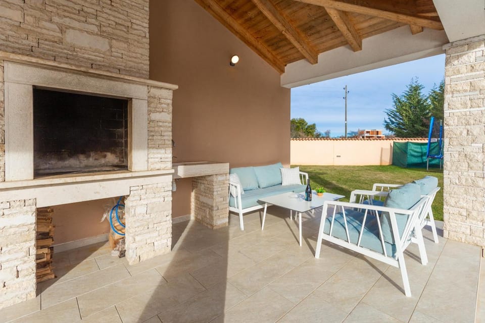 Patio, BBQ facilities, Seating area