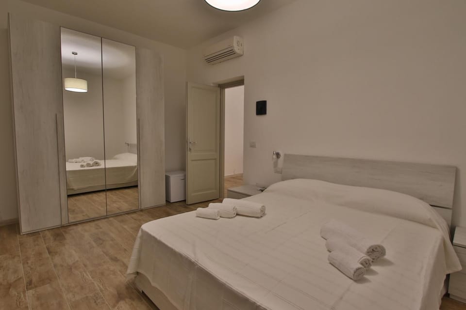 Les Chambres Au Centre Bed and Breakfast in San Teodoro