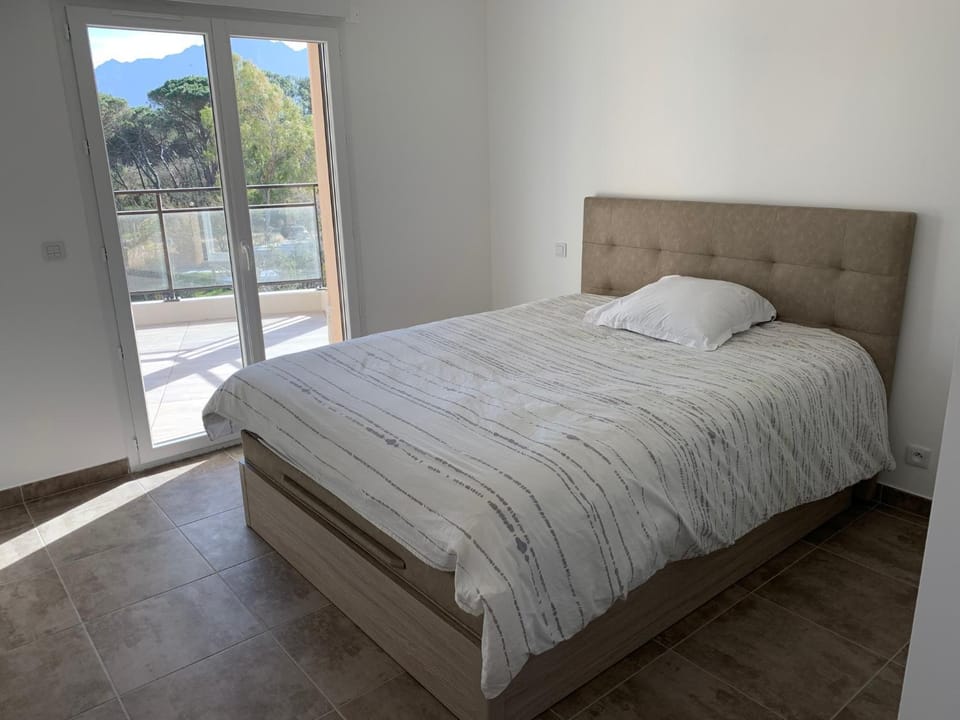 T2 neuf bord de plage - terrasse - CALVI Apartment in Calvi