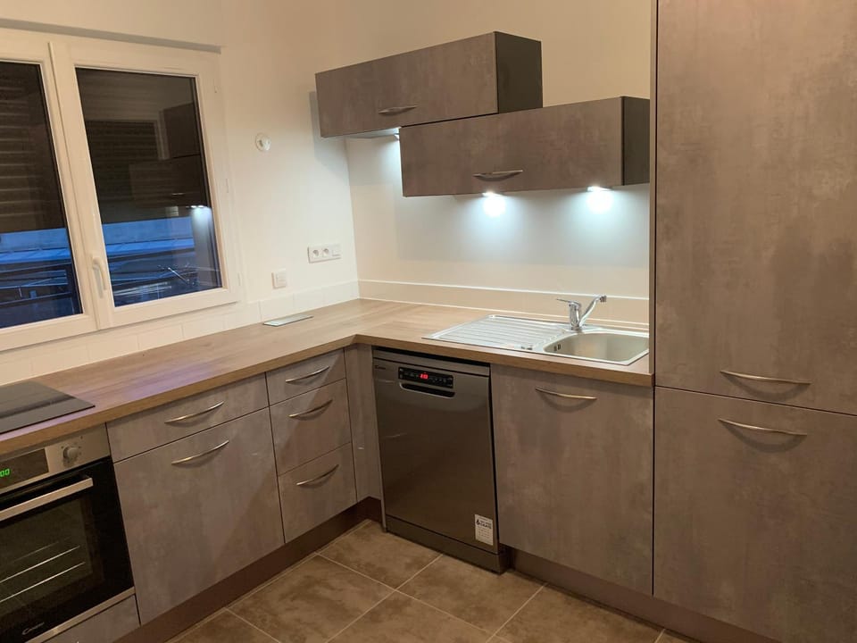 Kitchen or kitchenette