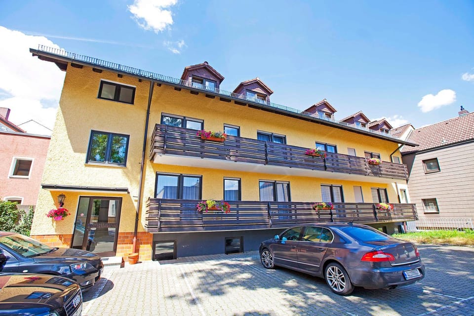 Property building, Patio, Day, Parking