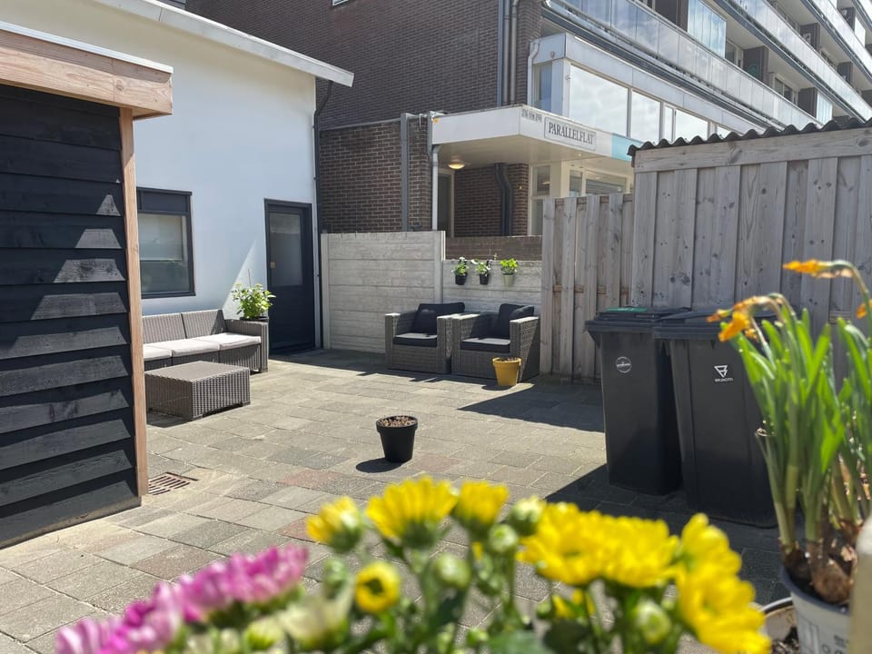 Beach House Parallel Apartment in Noordwijk