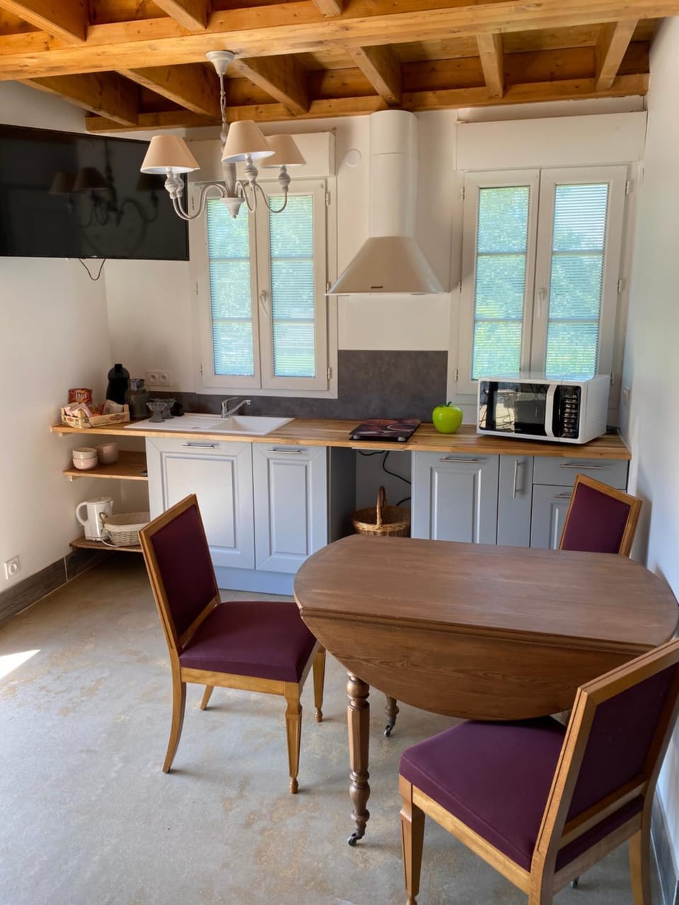 TV and multimedia, Coffee/tea facilities, Kitchen or kitchenette, Dining area