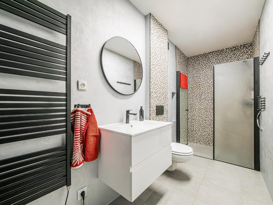 Shower, Toilet, Bathroom