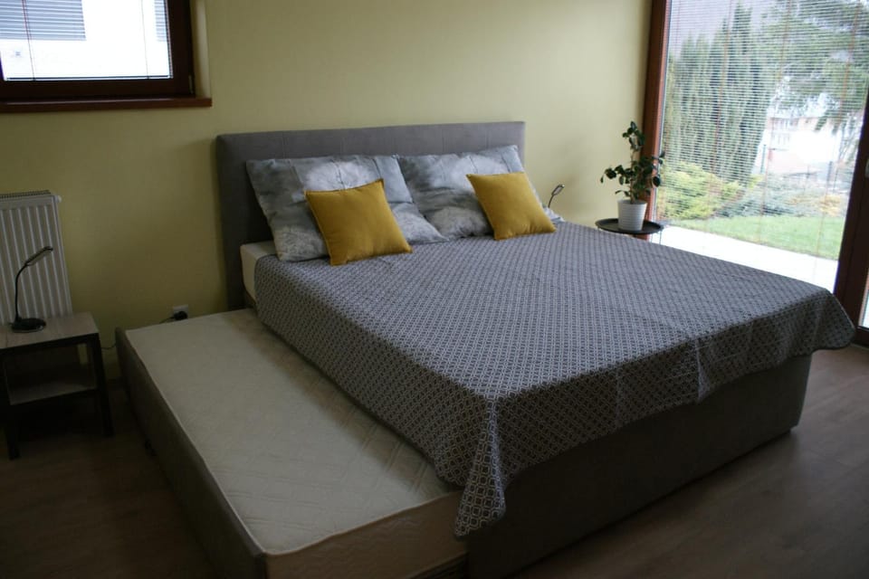Photo of the whole room, Bedroom