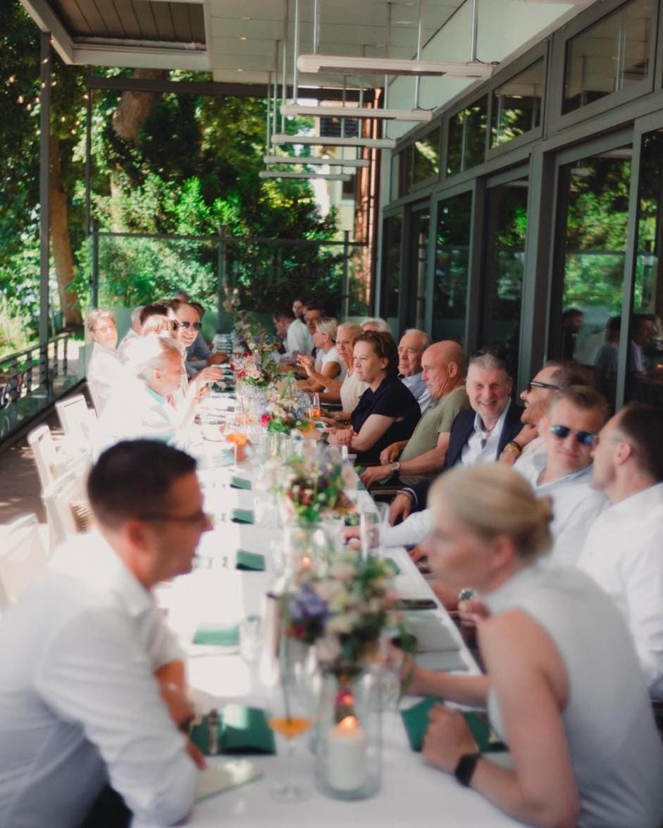 Restaurant/places to eat, Balcony/Terrace, Banquet/Function facilities, Food, Guests, Lake view, Landmark view, River view