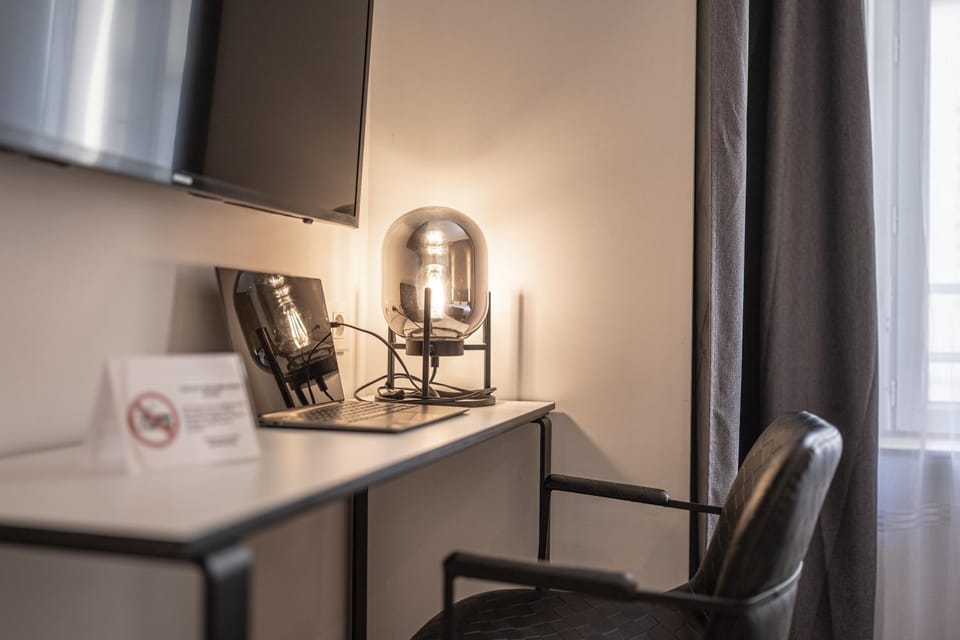 Seating area, Bedroom