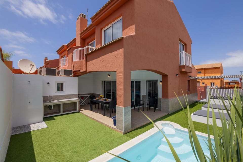 Property building, Pool view