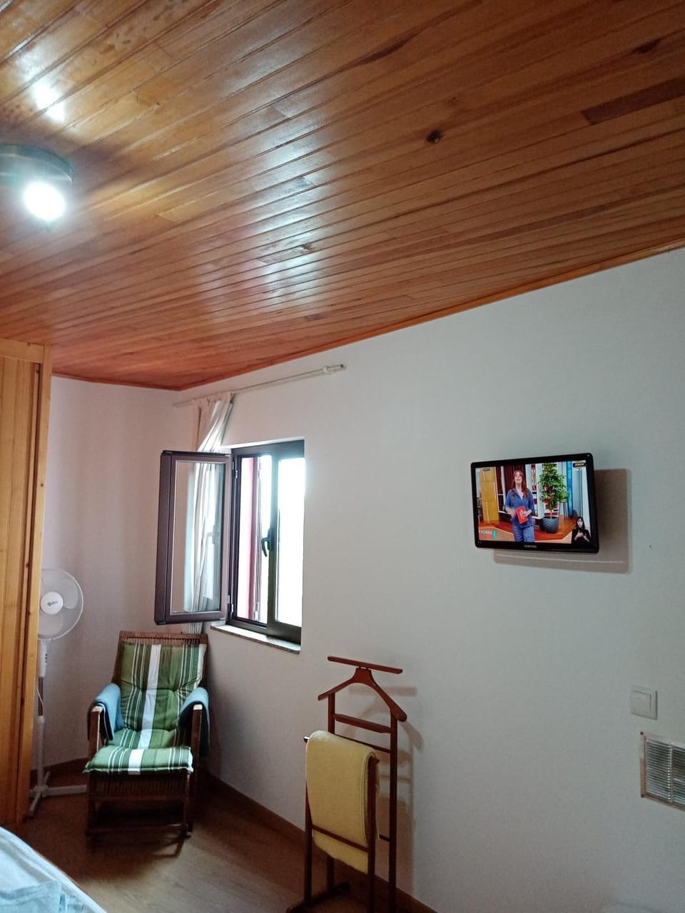TV and multimedia, Photo of the whole room, Bedroom