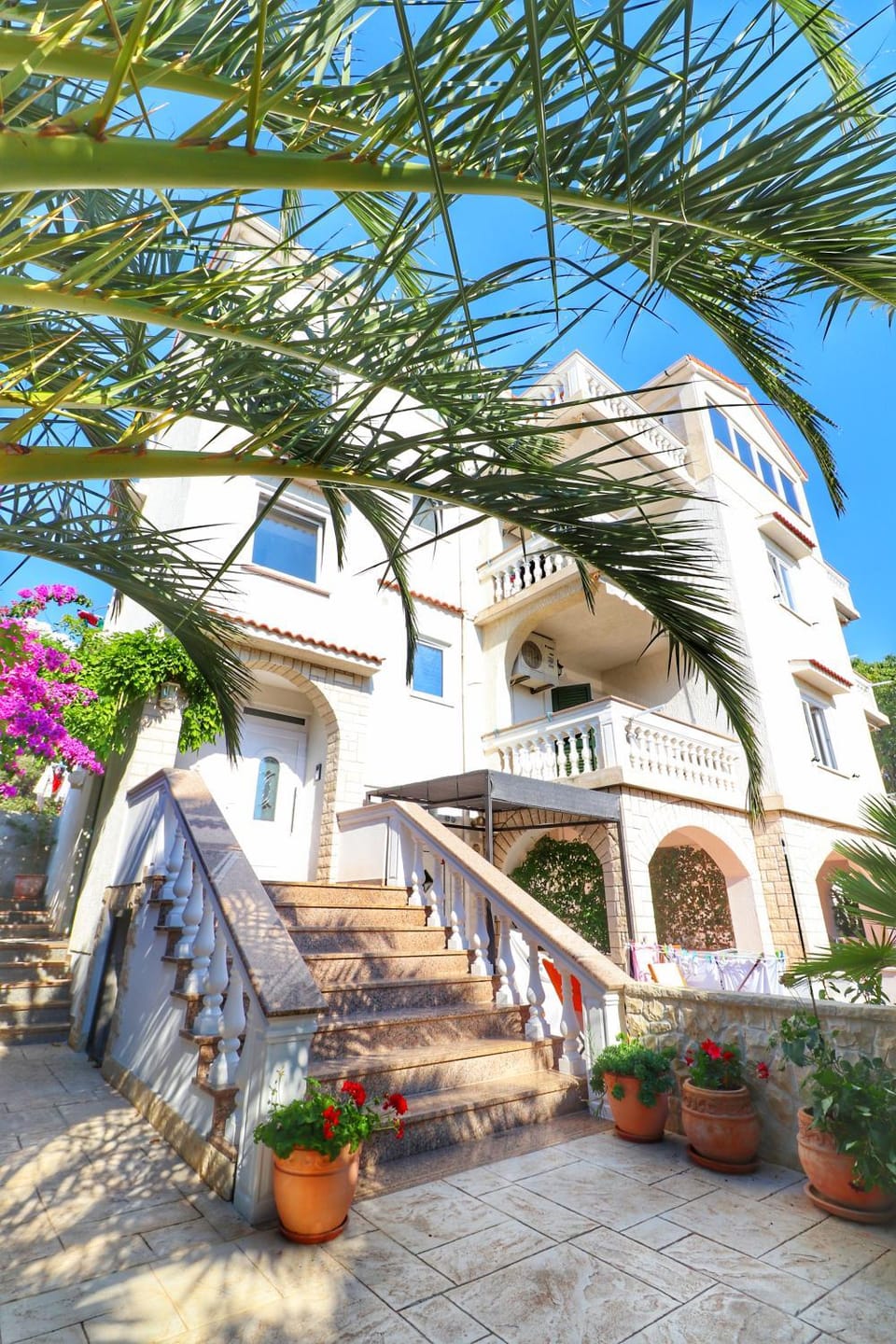 Property building, Spring, Day, Garden, Balcony/Terrace, Balcony/Terrace, Garden view, Area and facilities