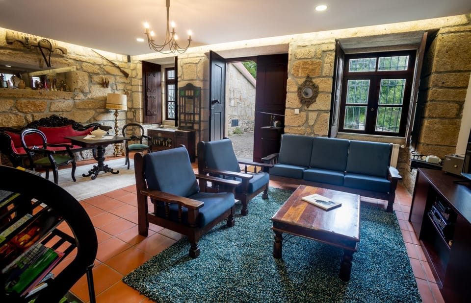 Communal lounge/ TV room, Lobby or reception