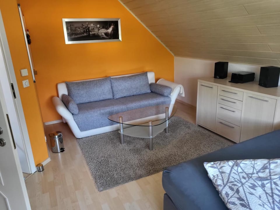 Gästezimmer im bewohnten EFH mit Pool und Garten Vacation rental in Poland