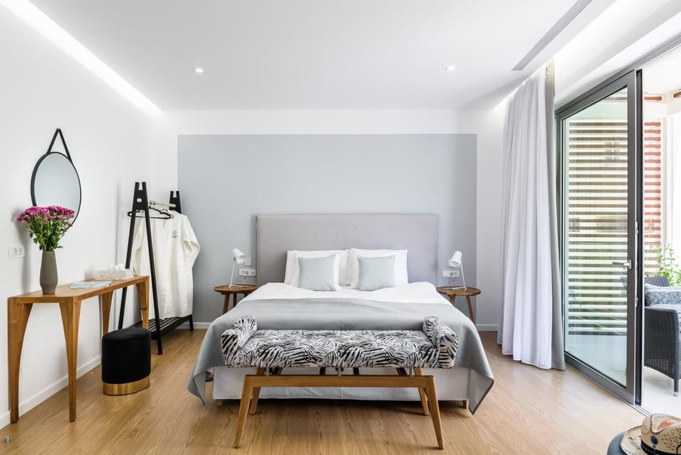 Bed, Photo of the whole room