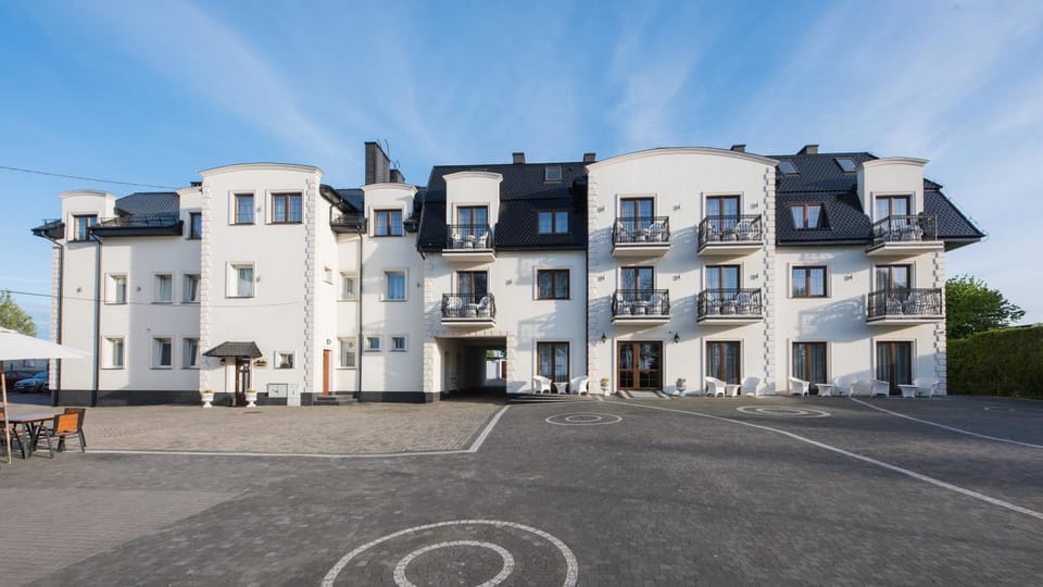 Property building, Day, Location, Parking