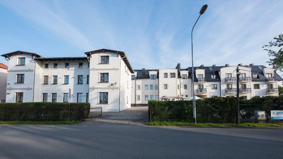 Property building, Day, Neighbourhood, Street view