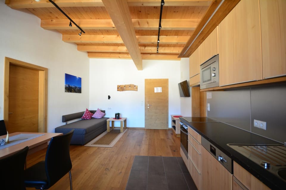 Kitchen or kitchenette, Living room