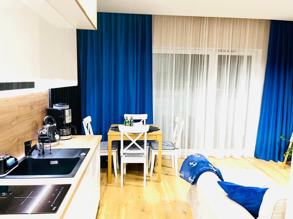 TV and multimedia, Kitchen or kitchenette, Living room, Seating area
