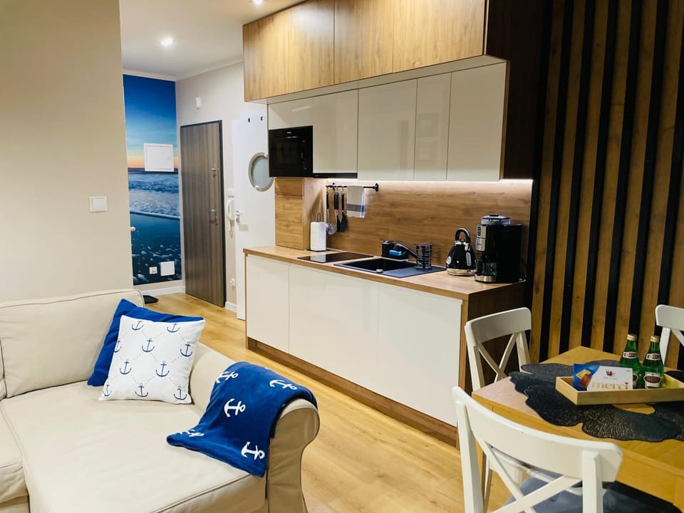 TV and multimedia, Coffee/tea facilities, Kitchen or kitchenette, Living room, Seating area