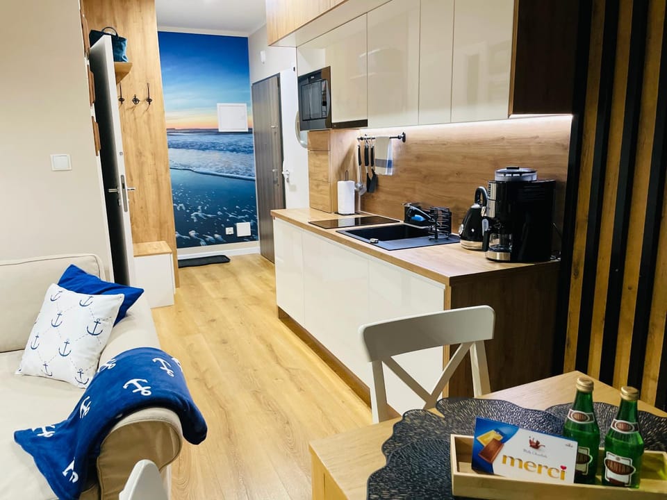 TV and multimedia, Coffee/tea facilities, Kitchen or kitchenette, Seating area, Dining area, minibar, stove, toaster