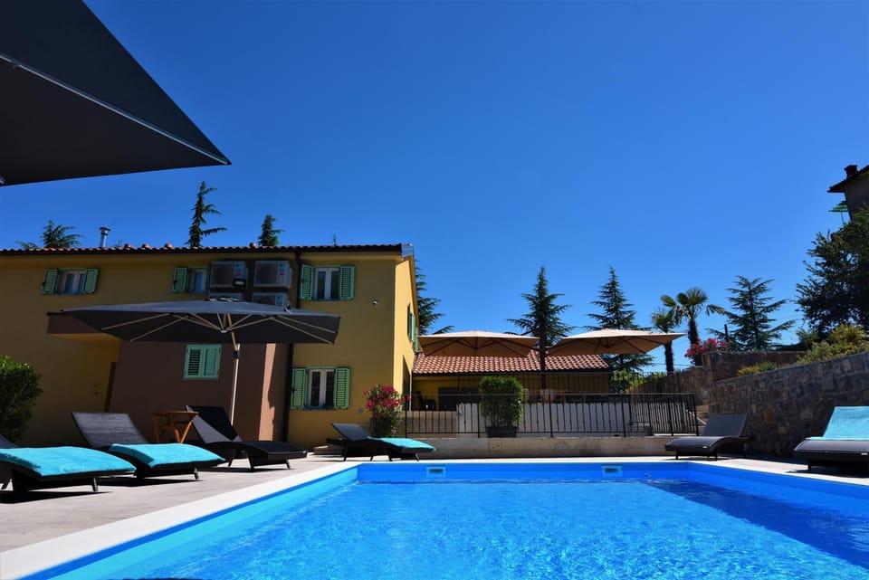 Property building, Day, Swimming pool, Inner courtyard view, sunbed