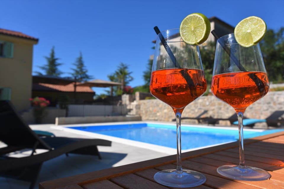 Patio, Day, Balcony/Terrace, Swimming pool, Drinks, sunbed