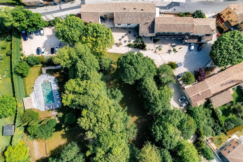 Property building, Garden, Swimming pool