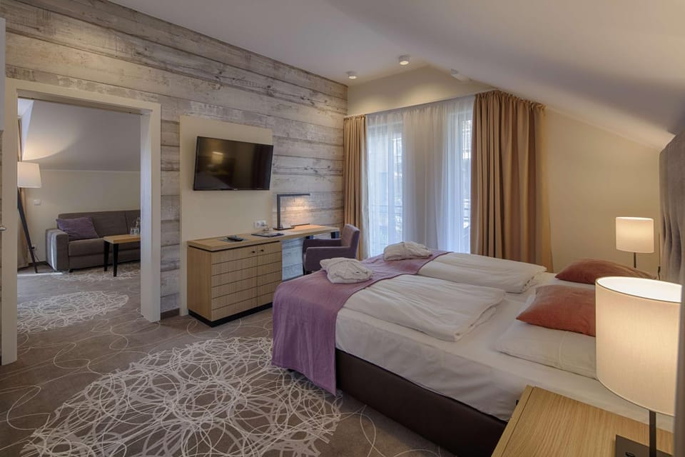 Bed, TV and multimedia, Photo of the whole room