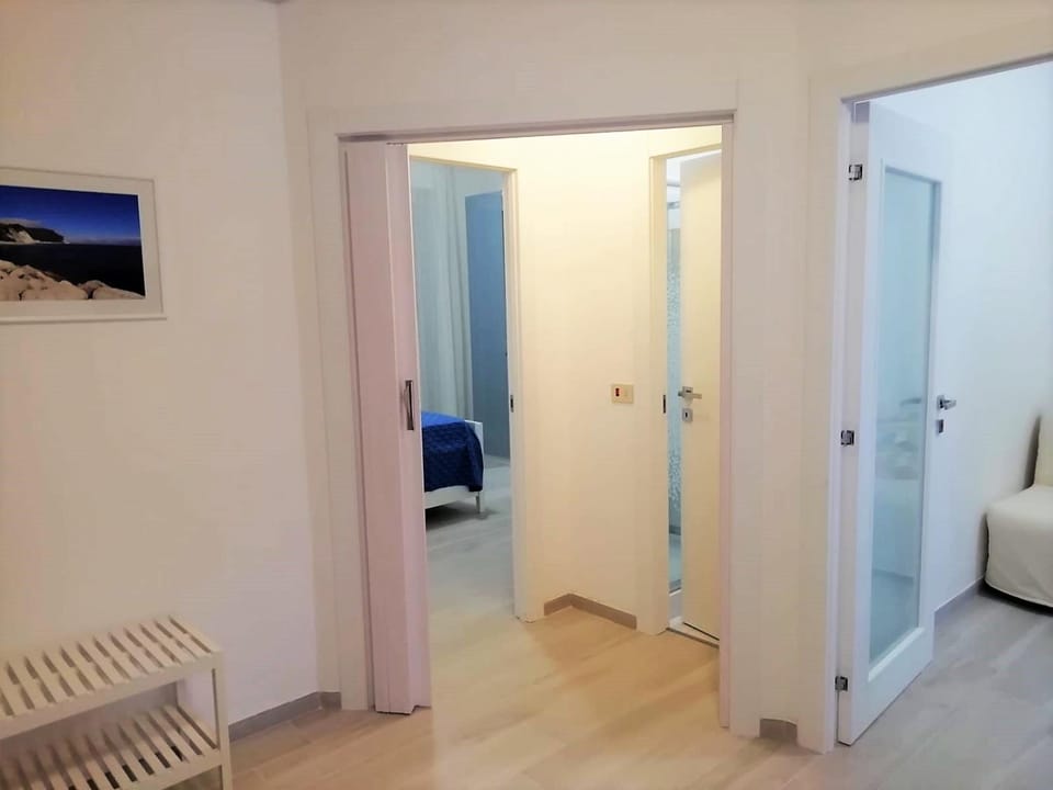 Communal lounge/ TV room, Bathroom