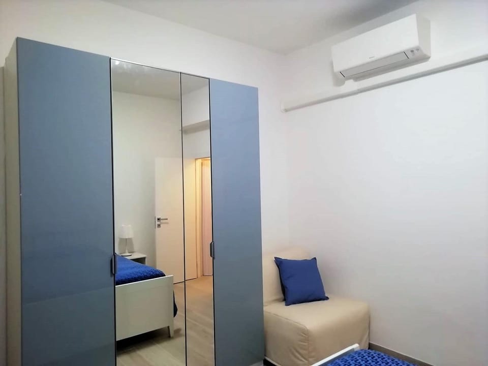 Bedroom, wardrobe